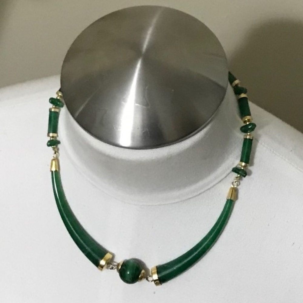5/$15 vtg costume jewelry green necklace